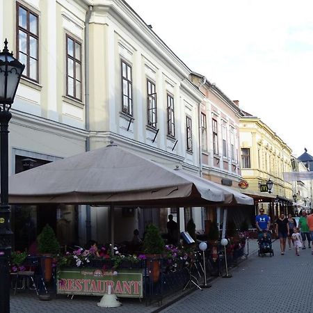 Magdalena Apartman Eger Buitenkant foto