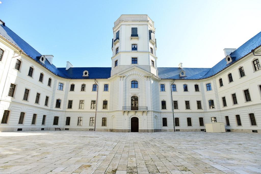 Magdalena Apartman Eger Buitenkant foto
